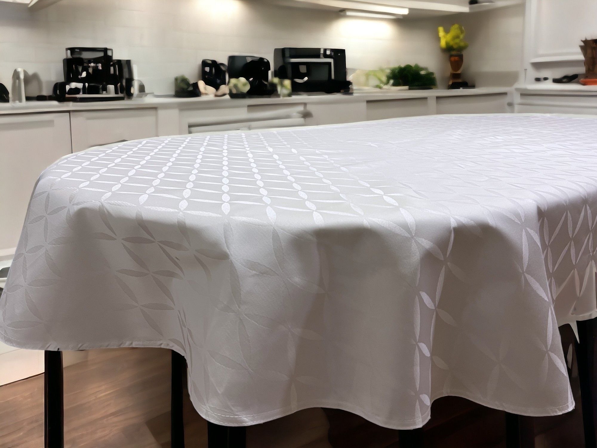 Stolnjak Ovalni 160x220cm White lotos 3 457.jpg