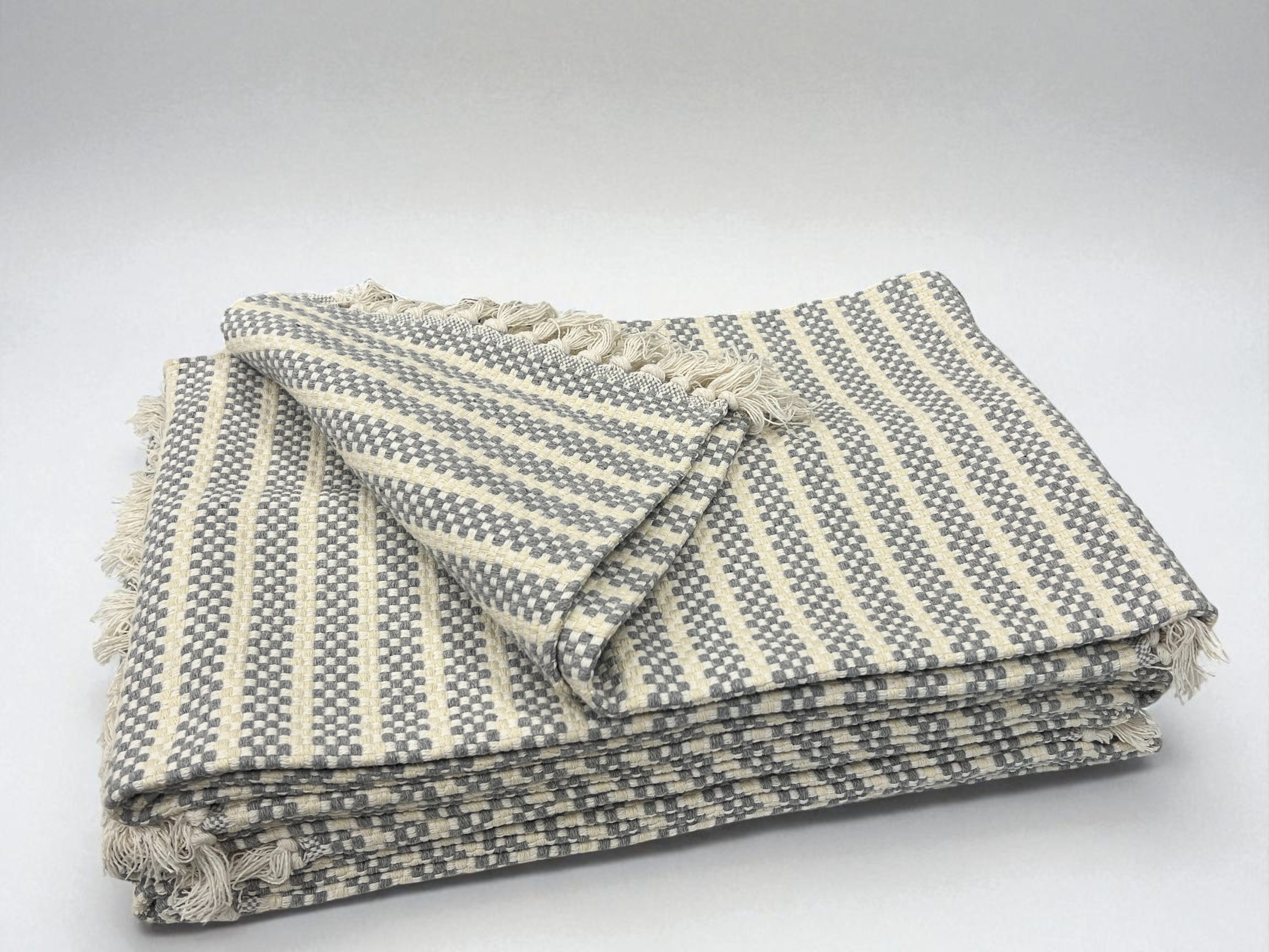 Fleker-prekrivač garnitura Terracotta (trosed-dvosed-fotelja) Siva/bela boja 3 teraco1 scaled 1.jpg